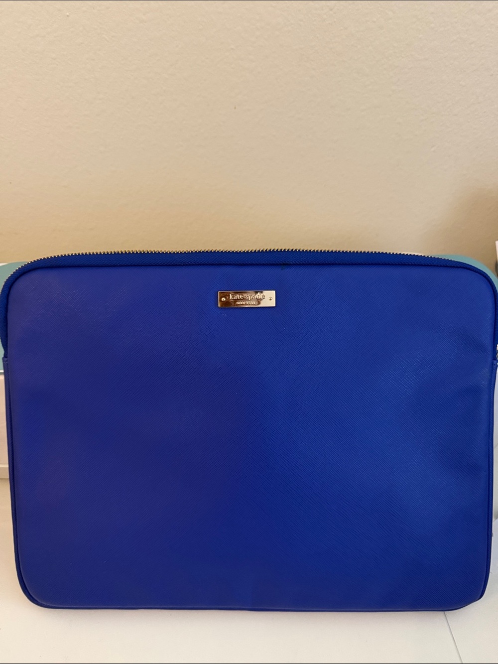 kate spade laptop sleeve with gold plaque